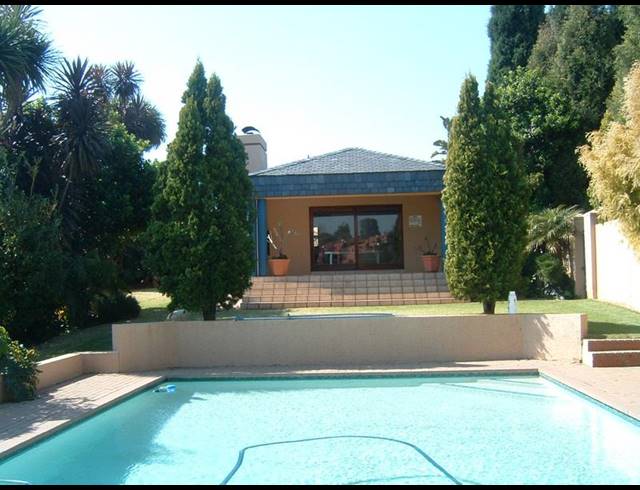 2 BEDROOM APARTMENT FOR SALE IN NORTHCLIFF